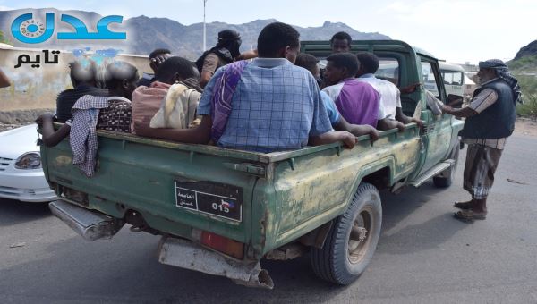 ضبط مئات المتسللين الأفارقة في باب المندب في طريقهم الى عدن( صور)