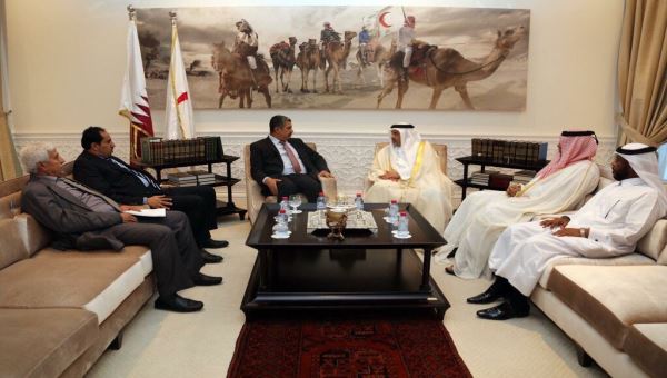 بحاح يبحث في قطر سبل تعزيز الدعم الإنساني لليمن