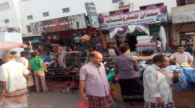 أسعار ملابس العيد في عدن تقصم ظهور الأهالي وتحرم الاطفال من الفرحة ( تقرير خاص  + صور )