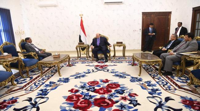 لقاء يجمع #الـرئيس_هادي بالبحسني وقائد التحالف في #حضـرموت