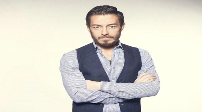 شاهد بالفيديو.. لحظة سقوط الفنان أحمد زاهر من المسرح خلال حفل تامر حسني
