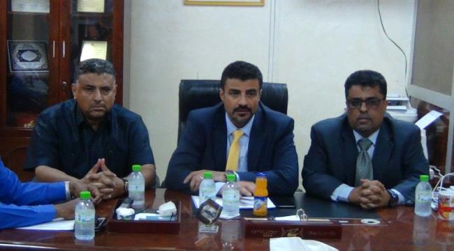 محافظ عدن يشدد على مضاعفة الجهود لتحسين الخدمات العامة للمواطنين 