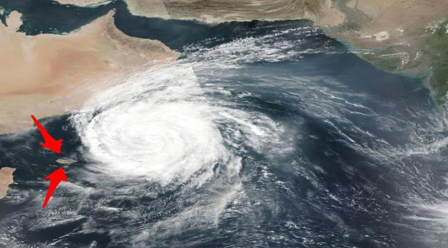 #عاجل : طلائع العاصفة لبان تلامس اطراف من جزيرة سقطرى ( فيديو )