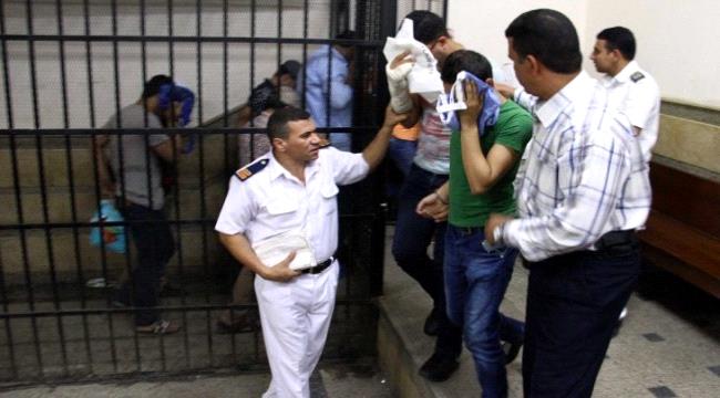 سجين مصري يفتعل شغبًا والشرطة تكتشف مفاجأة صادمة
