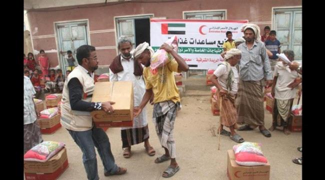 هلال #الامـارات يوزع مساعدات غذائية في مناطق عدة من تريم 