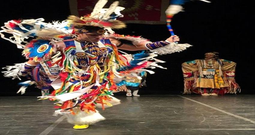 لويس موفسي.. راقص مسنّ ينقذ تراث الأمريكيين الأصليين من الاندثار