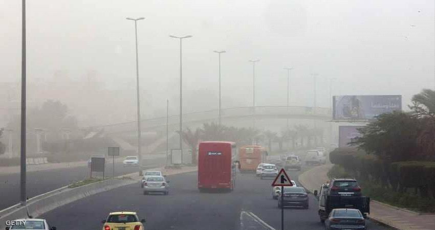 الطقس يوقف الملاحة بموانئ الكويت وتحذير من "الدقائق العالقة"