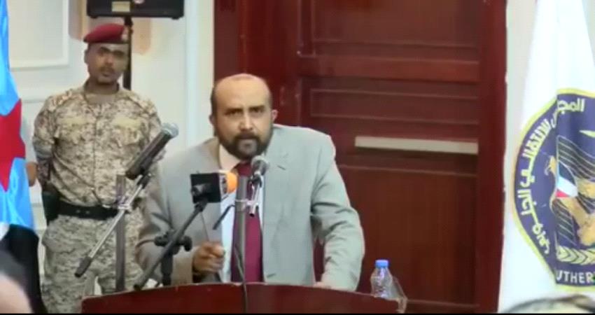 أيمن ناصر : سنضرب راس الافعى وكل من يلوح بتفجير الاوضاع في عدن - فيديو 