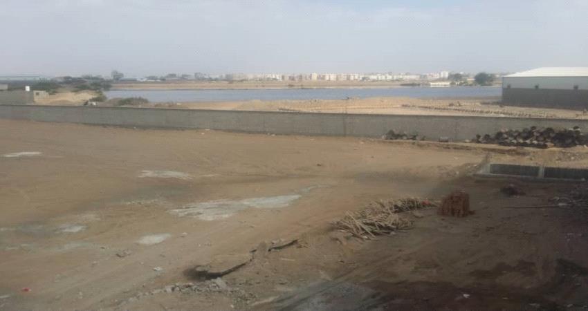 صور- النهب يطال احواض مجاري عدن ويهدد بتوقف مشروع التوسعة