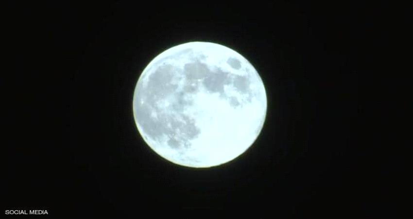"القمر الأزرق".. الأرض تشهد ظاهرة فلكية استثنائية