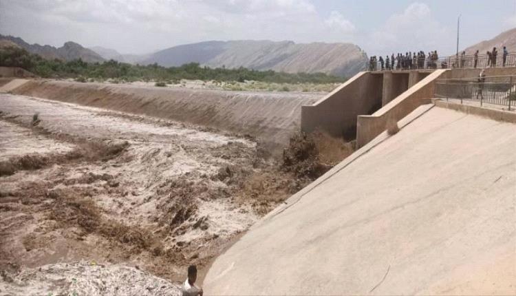 تدفق السيول وارتفاع منسوب المياه في وديان محافظة أبين 
