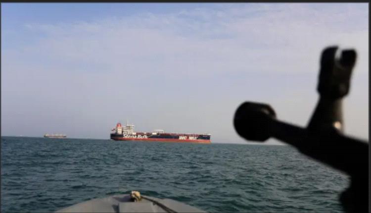 أمريكا: الحوثي يطلق ثلاث صواريخ باليستية صوب سفينتين في البحر الأحمر  
