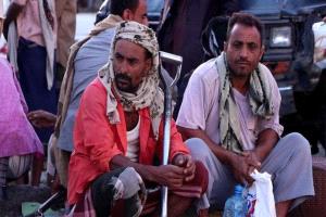 حرب مليشيا الحوثي تقذف بالعاملين إلى رصيف البطالة 