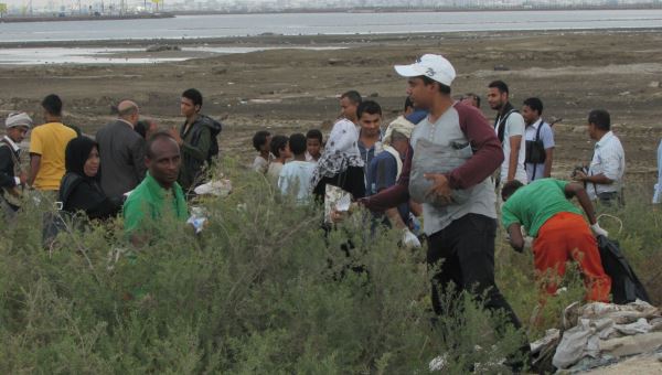 حملة لنظافة محمية الطيور المهاجرة بالعاصمة عدن 
