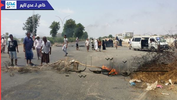 فيديو/ احتجاجات غاضبة للمطالبة بالمرتبات في #عدن