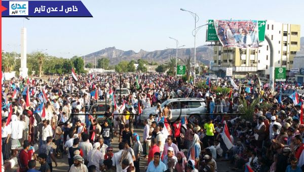 فيديو/ تواصل تدفق حشود الجنوبيين الى ساحة العروض بعدن