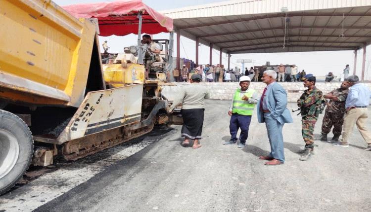 متابعة ترميم ساحة جمرك شحن البري في المهرة 