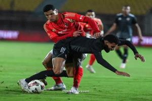 الأهلي يعبر بتروجيت ويتصدر الدوري المصري مؤقتا